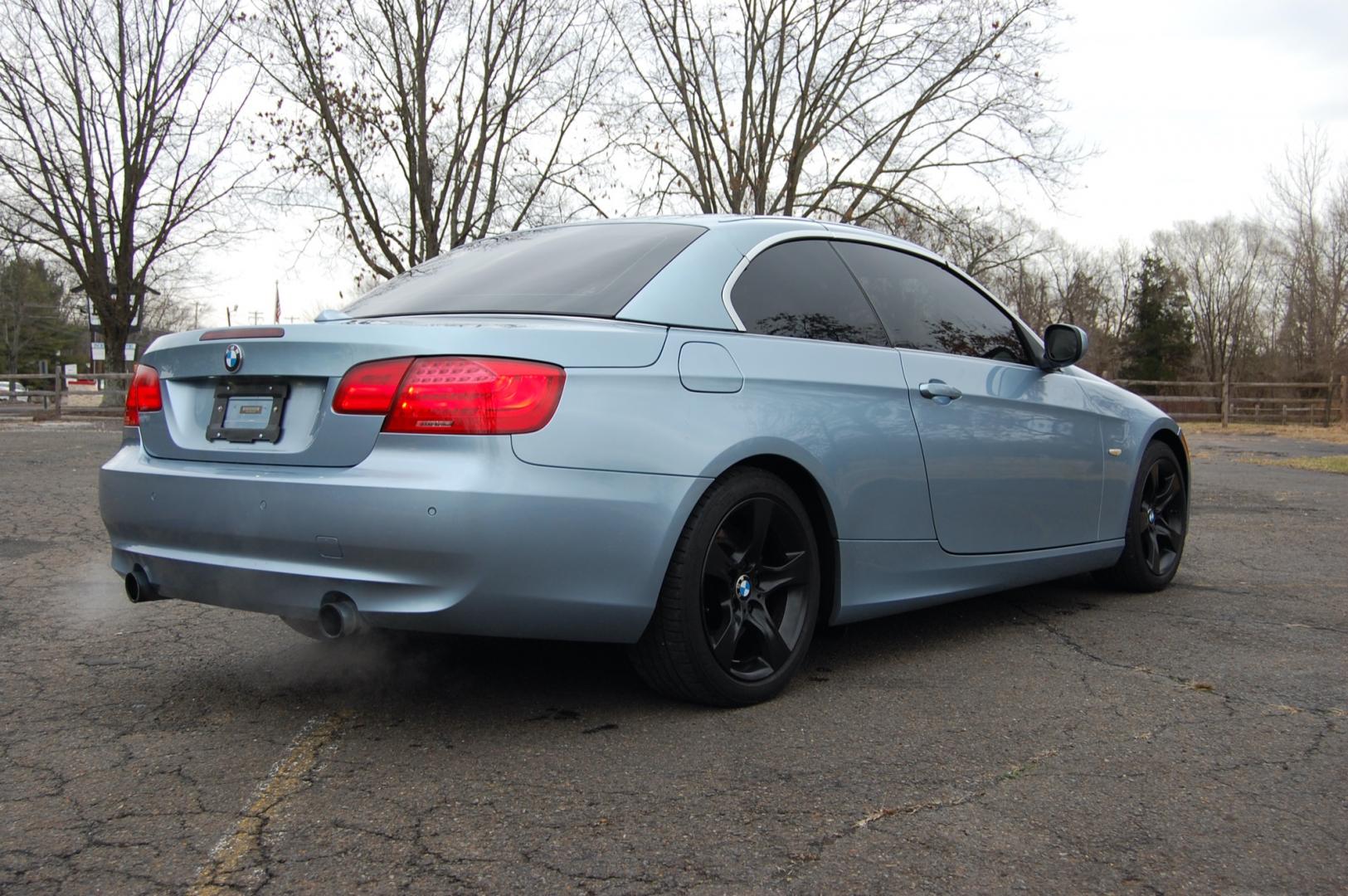 2012 Blue /Gray Leather BMW 3-Series (WBADX7C50CE) with an 3.0L L6 DOHC 24V turbocharged engine, Automatic transmission, located at 6528 Lower York Road, New Hope, PA, 18938, (215) 862-9555, 40.358707, -74.977882 - Here for sale is a nice 2012 BMW 335i Hard Top Convertible. Under the hood is a strong running 3.0 liter turbocharged inline 6 cylinder which puts power to the rear wheels via a smooth shifting automatic transmission with paddle shifters. Features include; Gray leather interior, keyless entry sys - Photo#4